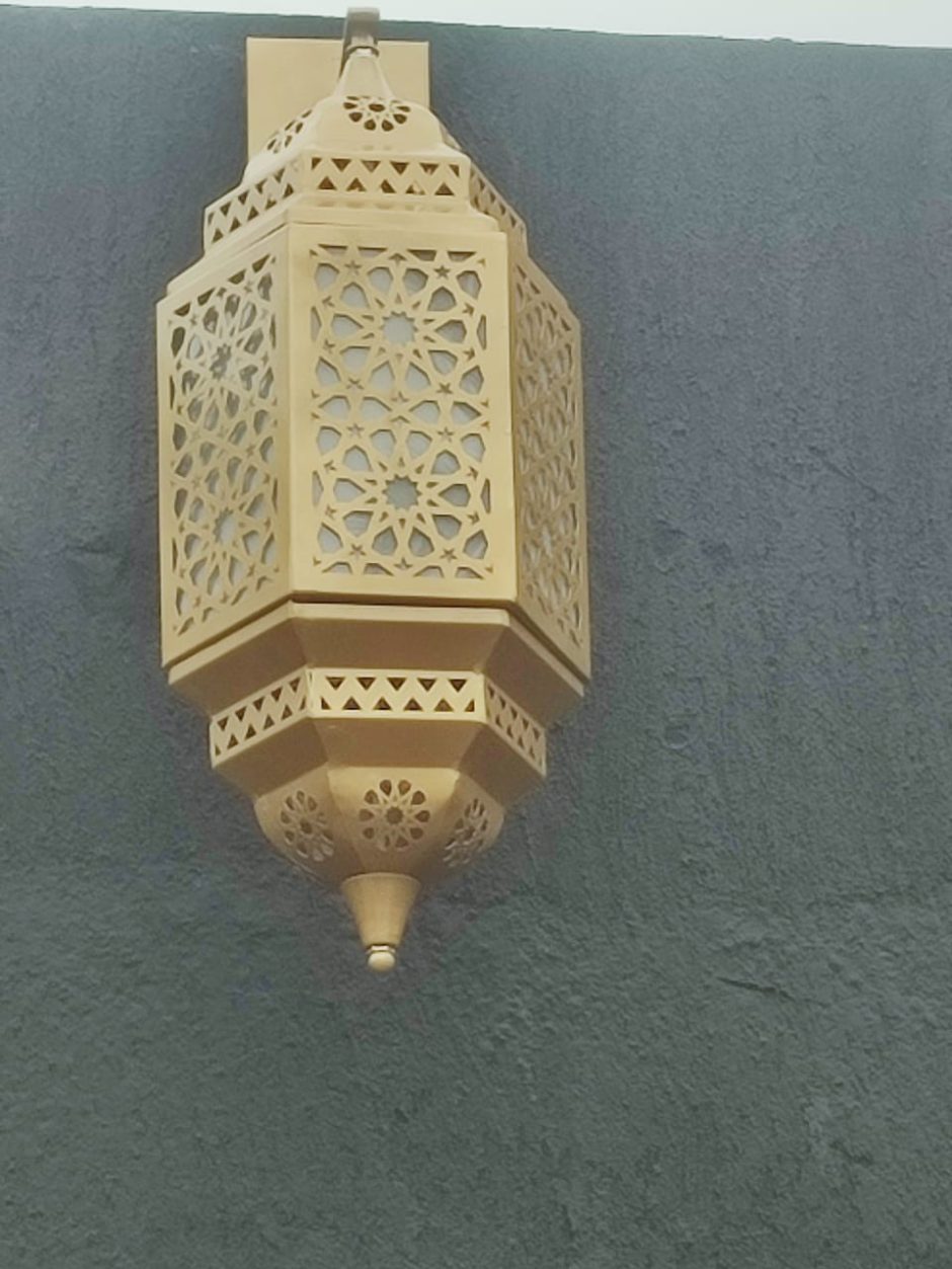 Wall lantern